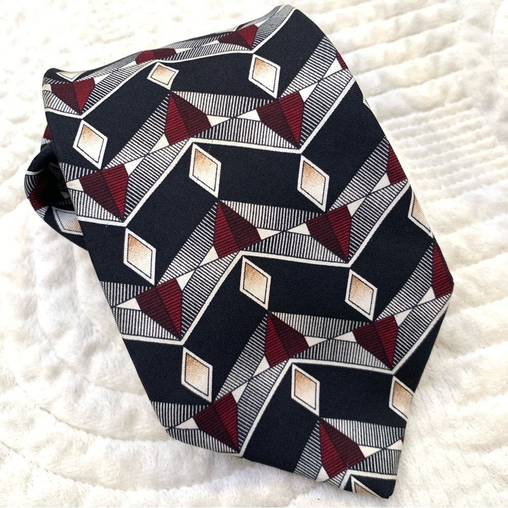 Arrow Men's Geometric Pattern Tie - Black and Red